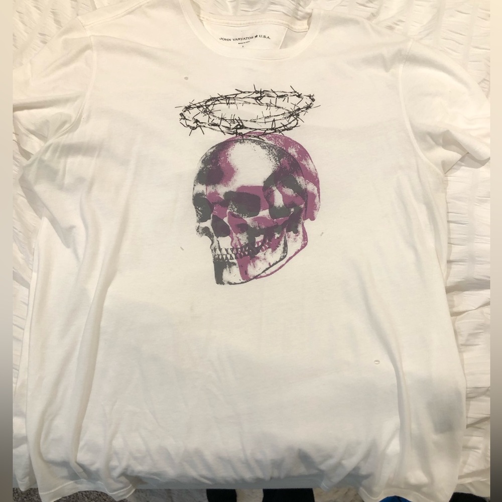 Skull t shirt.
